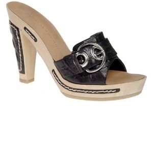 Chinese Laundry Black and Beige Croc-Texture Platform Sandal